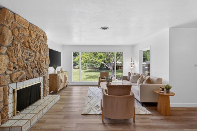 1515 Los Molinos Way, Sacramento, CA 95864