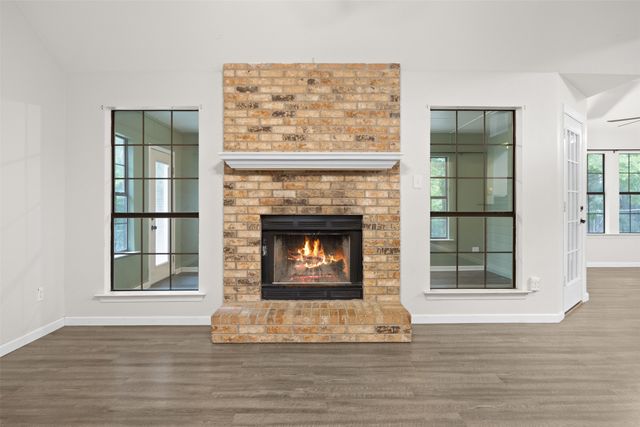 607 Lark Lane, Oak Leaf, TX 75154