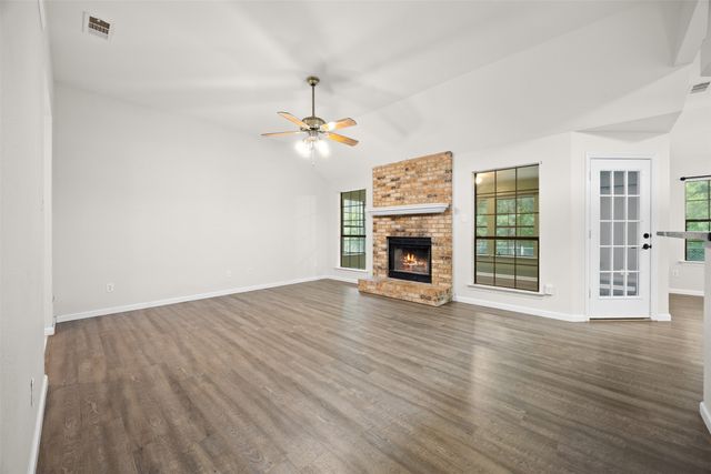607 Lark Lane, Oak Leaf, TX 75154