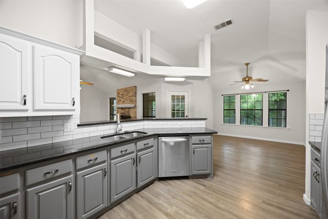 607 Lark Lane, Oak Leaf, TX 75154