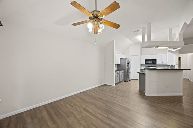 607 Lark Lane, Oak Leaf, TX 75154