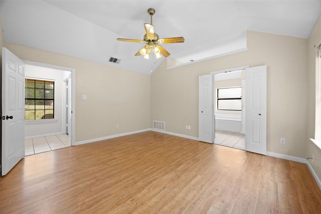 607 Lark Lane, Oak Leaf, TX 75154