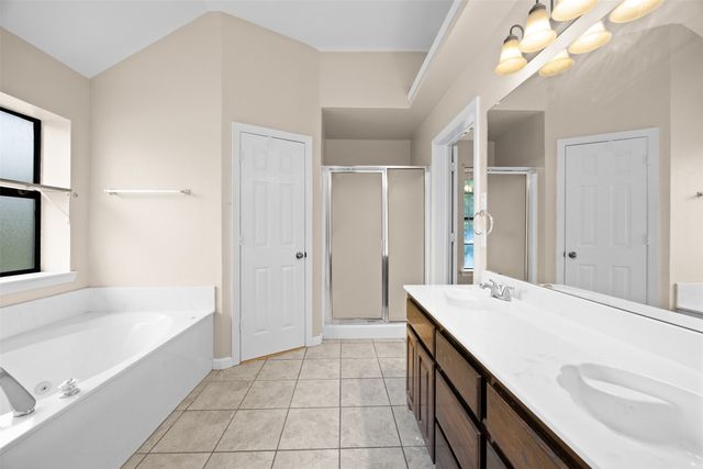 607 Lark Lane, Oak Leaf, TX 75154