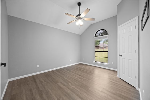 607 Lark Lane, Oak Leaf, TX 75154