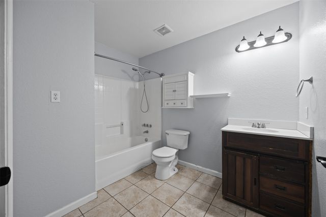 607 Lark Lane, Oak Leaf, TX 75154