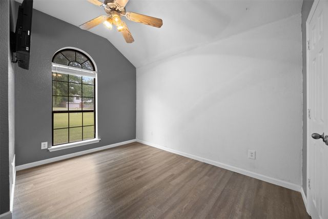 607 Lark Lane, Oak Leaf, TX 75154