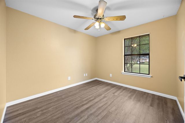 607 Lark Lane, Oak Leaf, TX 75154