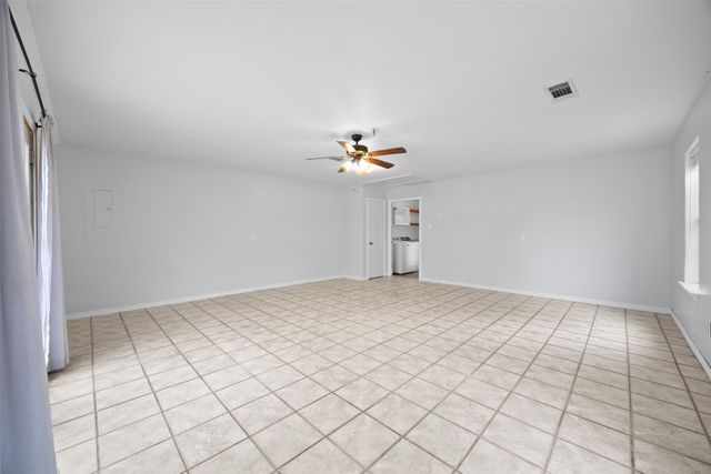 607 Lark Lane, Oak Leaf, TX 75154