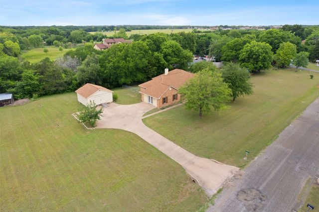 607 Lark Lane, Oak Leaf, TX 75154