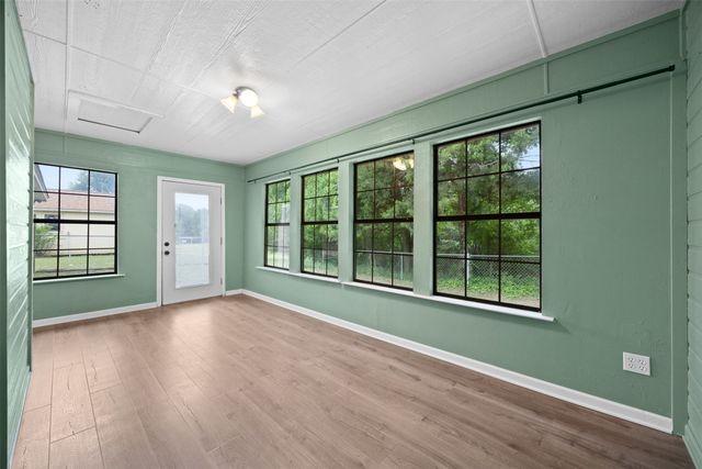 607 Lark Lane, Oak Leaf, TX 75154