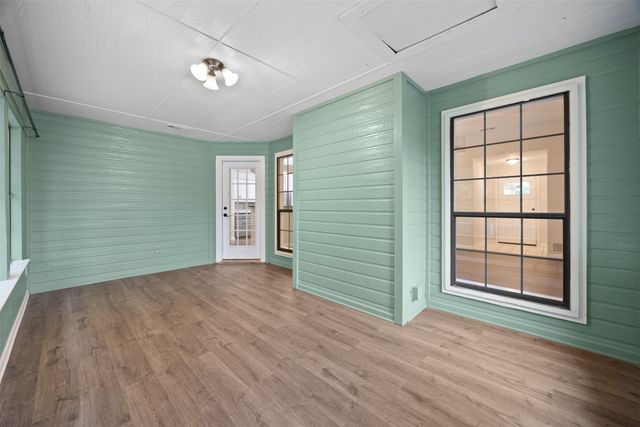 607 Lark Lane, Oak Leaf, TX 75154