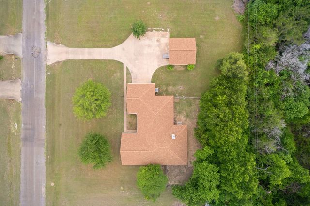 607 Lark Lane, Oak Leaf, TX 75154