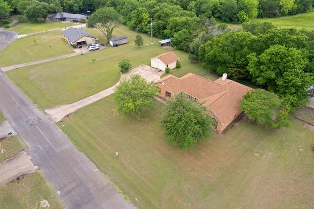 607 Lark Lane, Oak Leaf, TX 75154