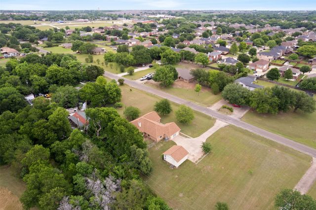607 Lark Lane, Oak Leaf, TX 75154