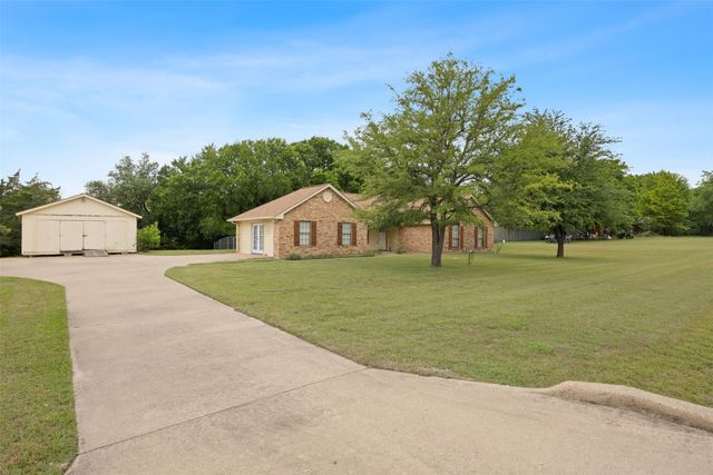 607 Lark Lane, Oak Leaf, TX 75154