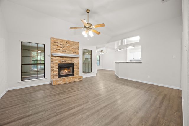 607 Lark Lane, Oak Leaf, TX 75154