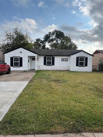 10525 Fairland Drive, Houston, TX 77051