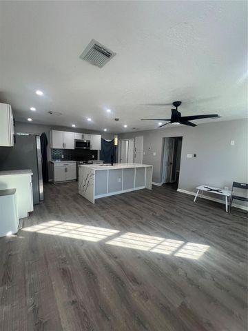 10525 Fairland Drive, Houston, TX 77051