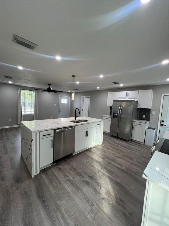 10525 Fairland Drive, Houston, TX 77051