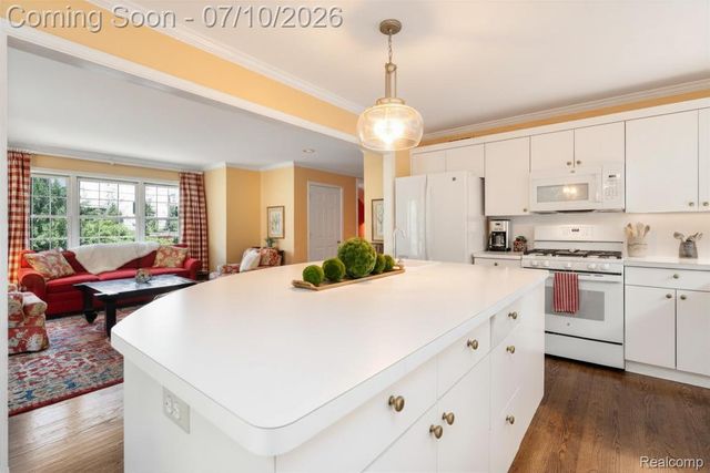 209 Chesterfield Avenue, Birmingham, MI 48009