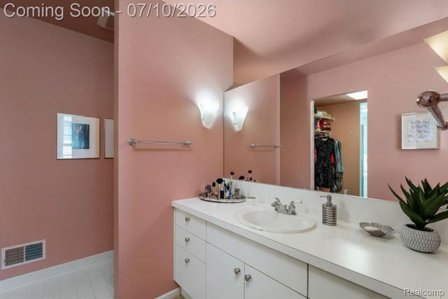 209 Chesterfield Avenue, Birmingham, MI 48009