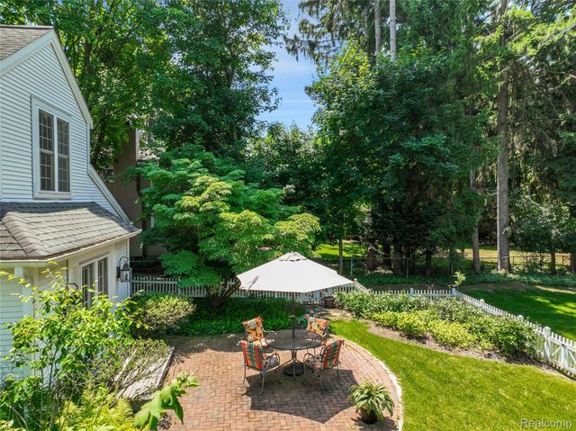 209 Chesterfield Avenue, Birmingham, MI 48009