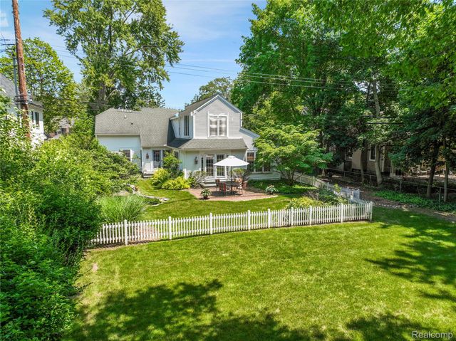209 Chesterfield Avenue, Birmingham, MI 48009
