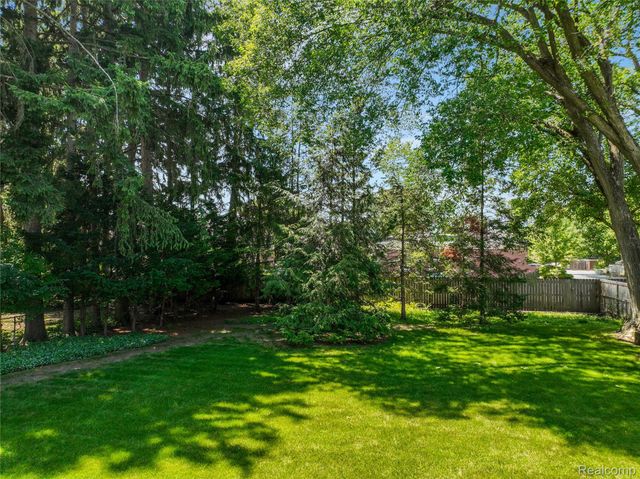 209 Chesterfield Avenue, Birmingham, MI 48009
