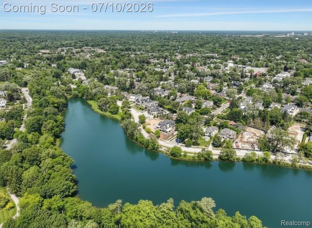 209 Chesterfield Avenue, Birmingham, MI 48009