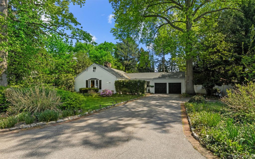 194 W Neck Road, Huntington, NY 11743