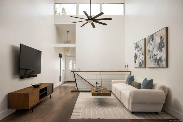 698 Hygeia Ave, Encinitas, CA 92024