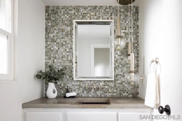 698 Hygeia Ave, Encinitas, CA 92024