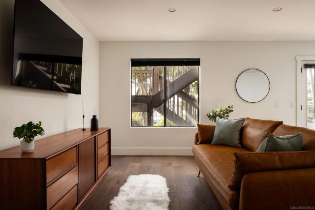 698 Hygeia Ave, Encinitas, CA 92024