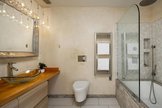 698 Hygeia Ave, Encinitas, CA 92024