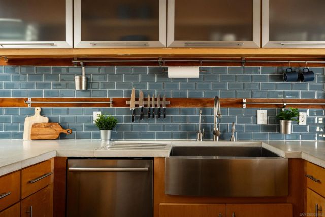 698 Hygeia Ave, Encinitas, CA 92024