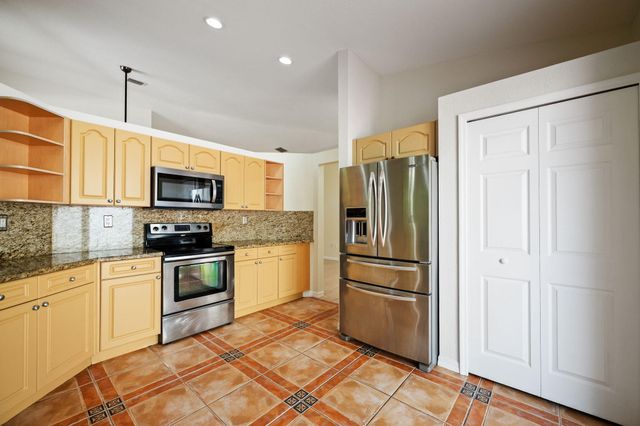 7039 Golf Pointe Circle, Tamarac, FL 33321