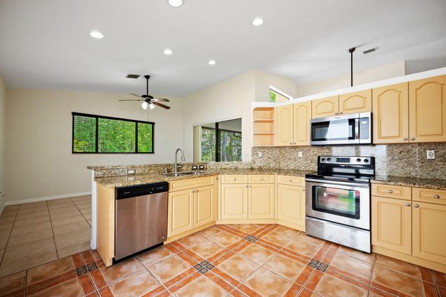 7039 Golf Pointe Circle, Tamarac, FL 33321