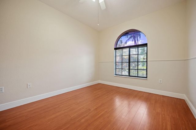 7039 Golf Pointe Circle, Tamarac, FL 33321