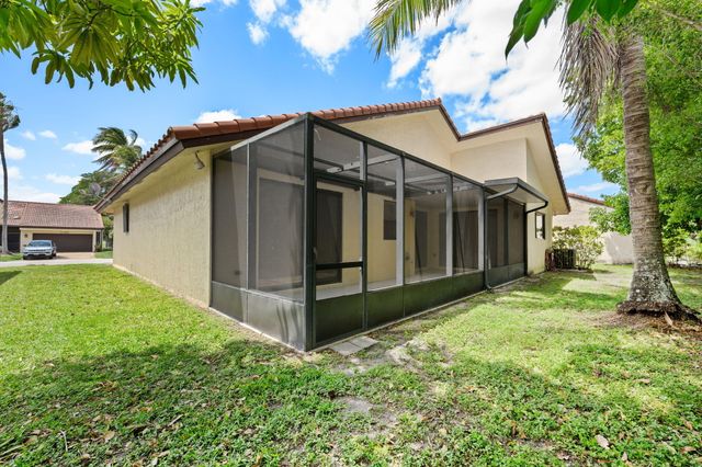 7039 Golf Pointe Circle, Tamarac, FL 33321