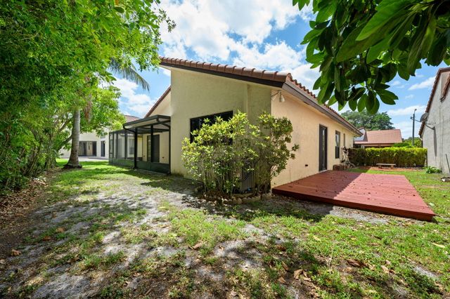 7039 Golf Pointe Circle, Tamarac, FL 33321