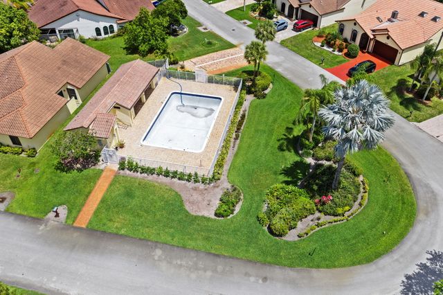 7039 Golf Pointe Circle, Tamarac, FL 33321