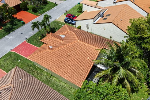 7039 Golf Pointe Circle, Tamarac, FL 33321