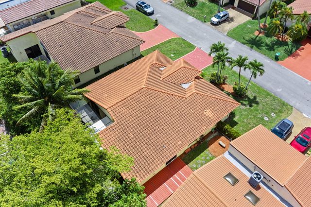 7039 Golf Pointe Circle, Tamarac, FL 33321