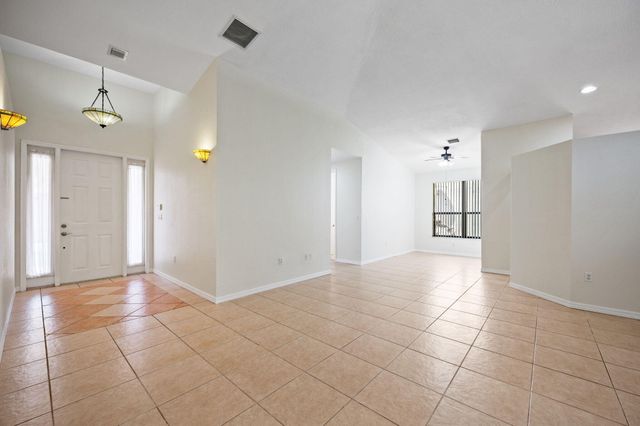 7039 Golf Pointe Circle, Tamarac, FL 33321