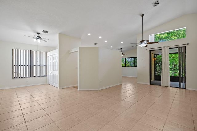 7039 Golf Pointe Circle, Tamarac, FL 33321