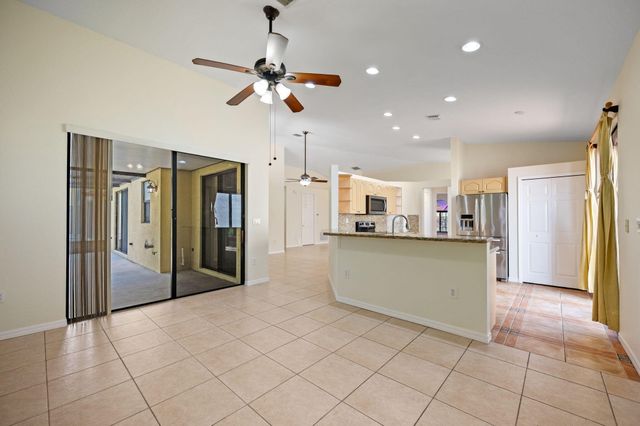 7039 Golf Pointe Circle, Tamarac, FL 33321