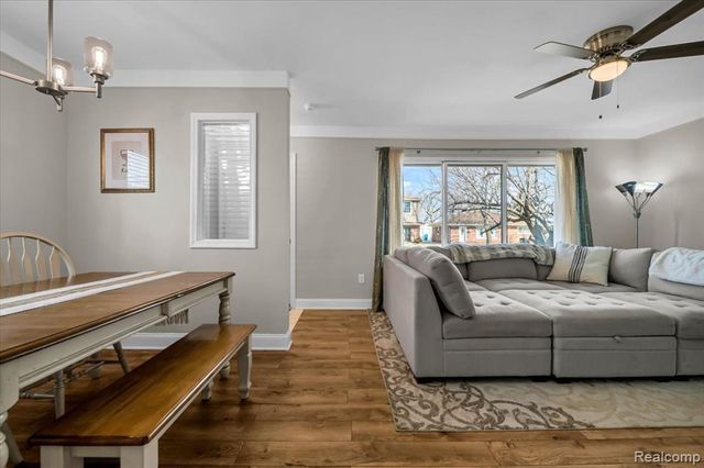 1104 E Barrett Avenue, Madison Heights, MI 48071