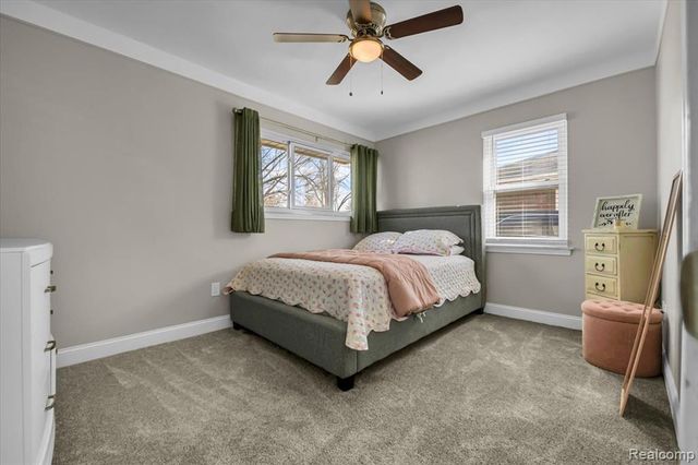 1104 E Barrett Avenue, Madison Heights, MI 48071