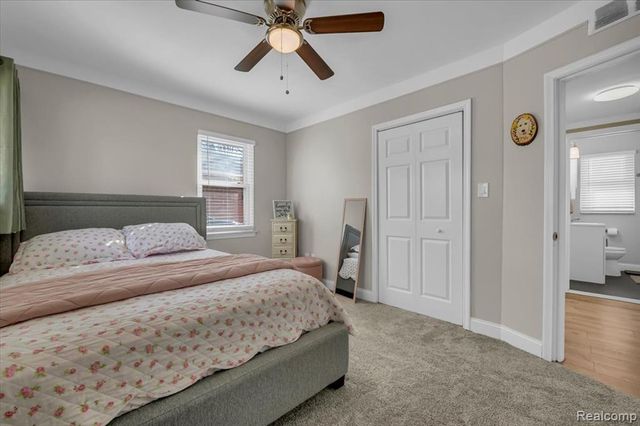 1104 E Barrett Avenue, Madison Heights, MI 48071