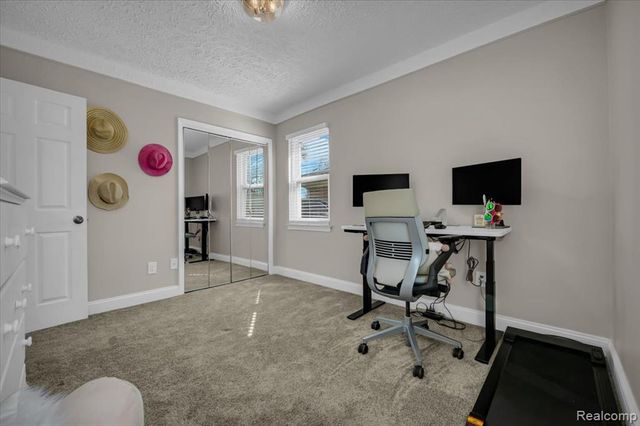 1104 E Barrett Avenue, Madison Heights, MI 48071